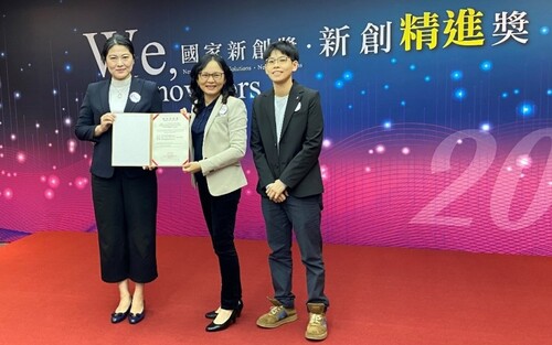 恭賀 徐麗芬特聘研究員與梁佑全研究副技師榮獲「2020國家新創精進獎」。相片